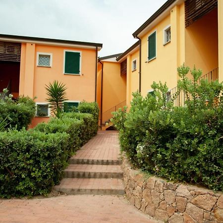 Residence Baia Delle Mimose Badesi Εξωτερικό φωτογραφία
